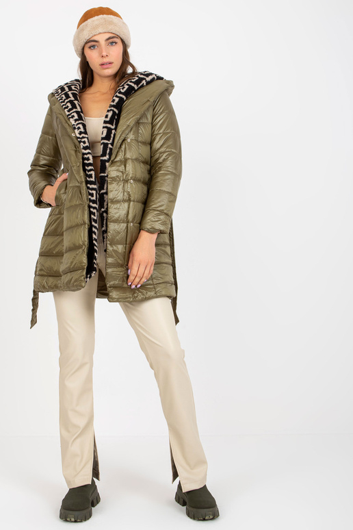 Chaki spalvos dygsniuotas...