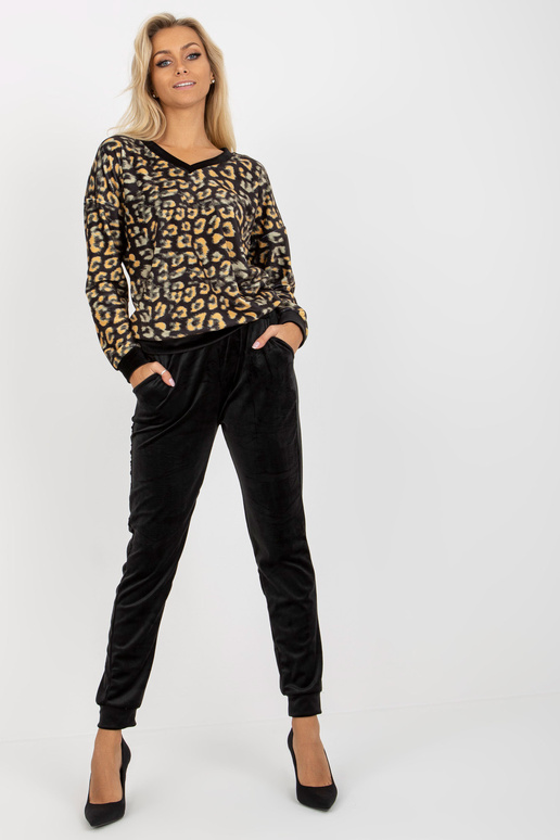 Nustatyti aus schwarzem und gelbem...