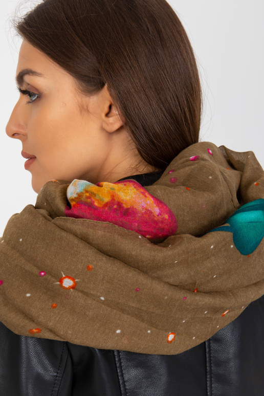 Smėlio spalvos stropinis kaminas su...