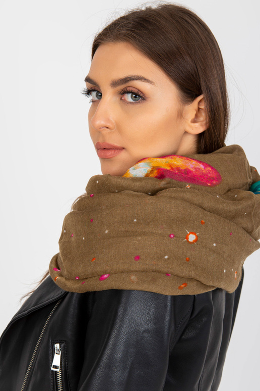 Smėlio spalvos stropinis kaminas su...