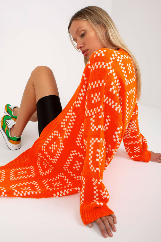 Oranžinio rašto megztinis...