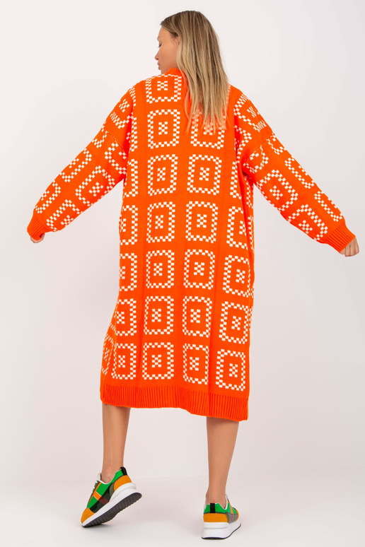 Oranžinio rašto megztinis...