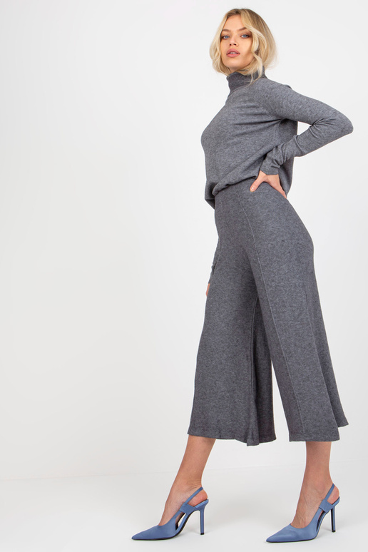 Tamsiai pilkos plačios, aukštu... Tamsiai pilkos plačios, aukštu...