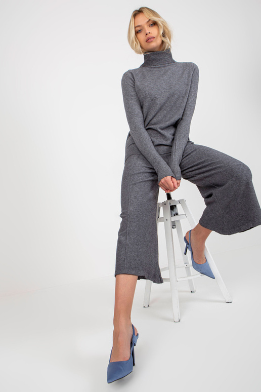 Tamsiai pilkos plačios, aukštu... Tamsiai pilkos plačios, aukštu...