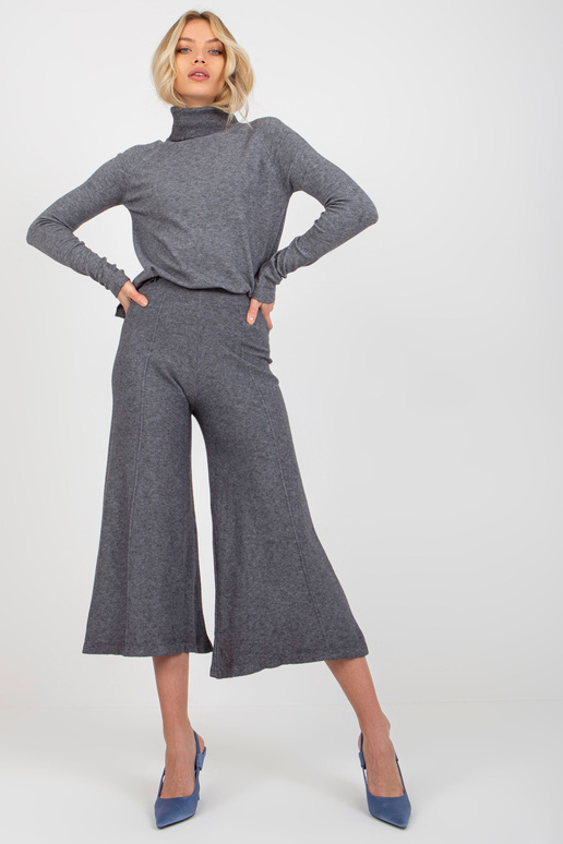 Tamsiai pilkos plačios, aukštu... Tamsiai pilkos plačios, aukštu...