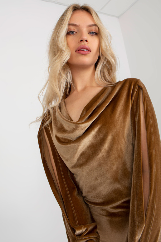 Kupranugarių aksomo kokteilinė...