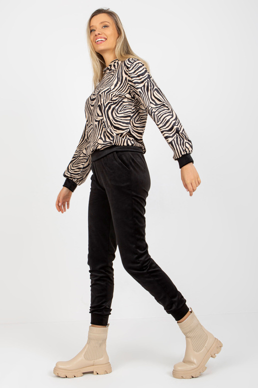 Smėlio ir juodo veliūro rinkinys su...