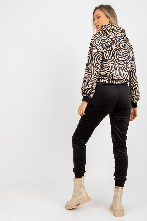 Smėlio ir juodo veliūro rinkinys su...