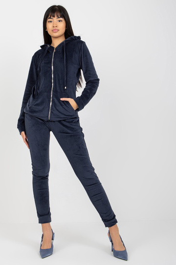 Tamsiai mėlynos spalvos...