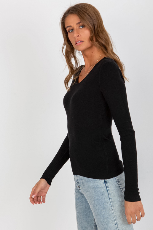 Juodas klasikinis megztinis su...