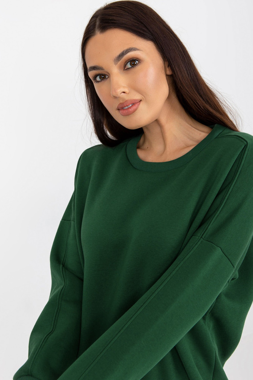 Dunkelgrünes Basic megztinis su... Dunkelgrünes Basic megztinis su...