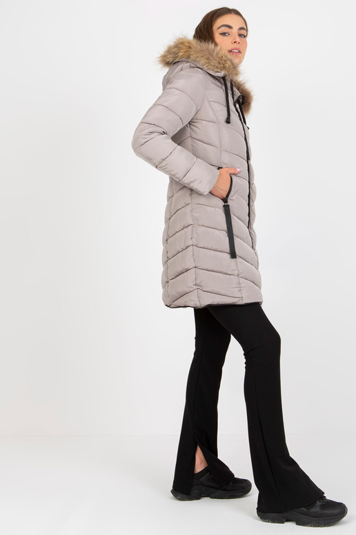 Tamsiai smėlio spalvos dygsniuota...