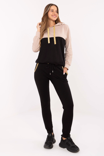 Smėlio ir juodos spalvos...