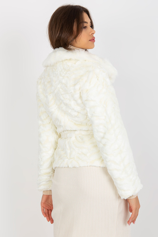 Balto kailio žieminė striukė su... Balto kailio žieminė striukė su...