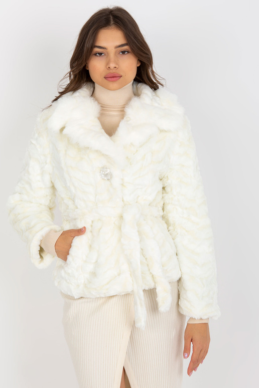 Balto kailio žieminė striukė su... Balto kailio žieminė striukė su...