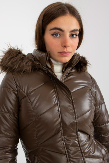 Tamsiai ruda patentuota...