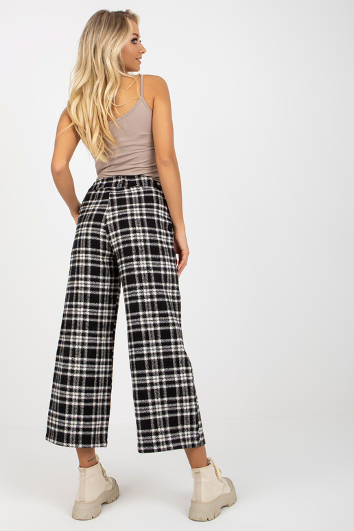 Schwarze žarna aus Wollstoff Schwarze žarna aus Wollstoff