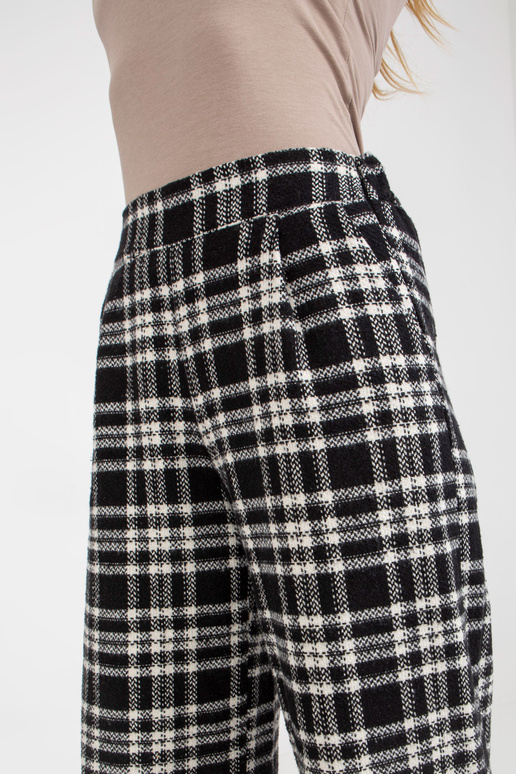 Schwarze žarna aus Wollstoff Schwarze žarna aus Wollstoff