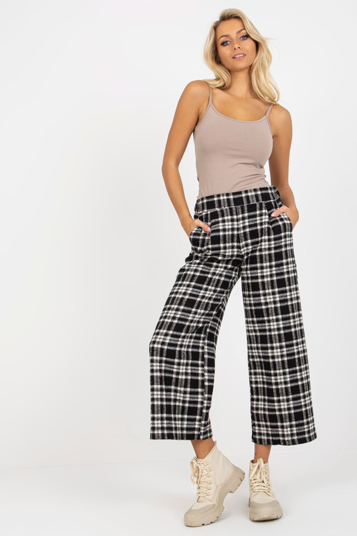 Schwarze žarna aus Wollstoff Schwarze žarna aus Wollstoff