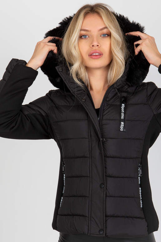 Juoda dygsniuota pereinamoji striukė...