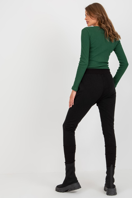 Juodos moteriškos sportinės kelnės su... Juodos moteriškos sportinės kelnės su...