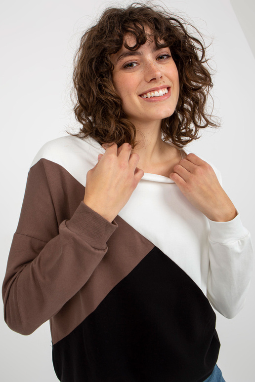 Baltas ir juodas paprastas megztinis... Baltas ir juodas paprastas megztinis...