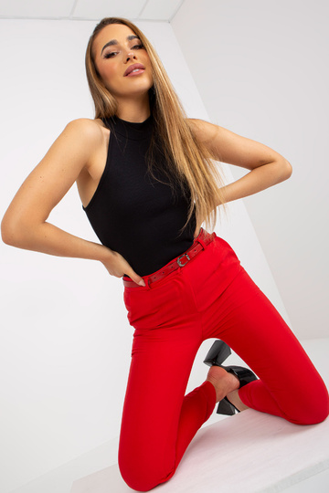 Raudono kostiumo audinio... 2