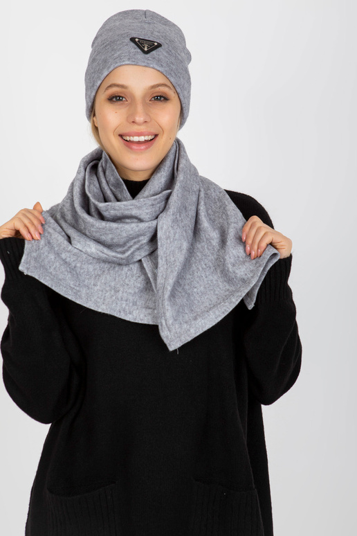 Pilkas moteriškas žiemos komplektas...