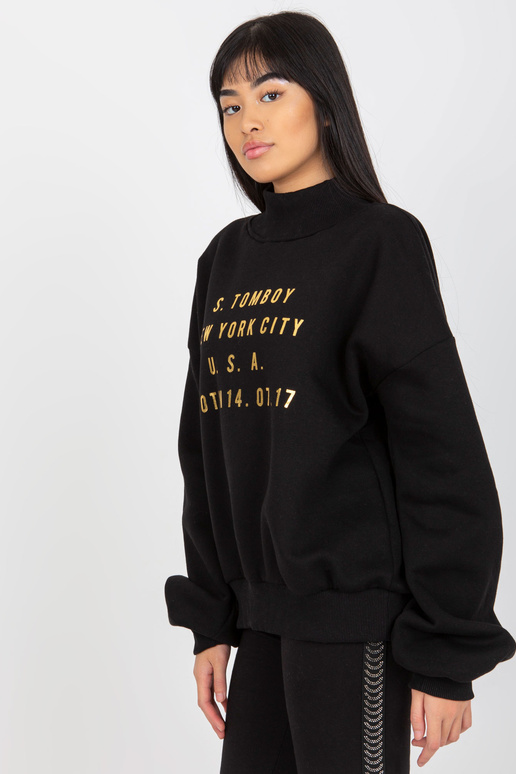 Juodi megztiniai su raštu ir apykakle