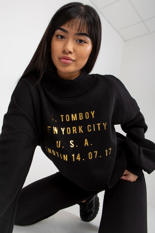 Juodi megztiniai su raštu ir apykakle