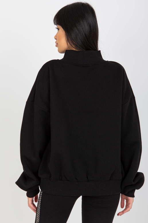 Juodi megztiniai su raštu ir apykakle