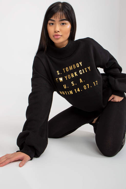 Juodi megztiniai su raštu ir apykakle