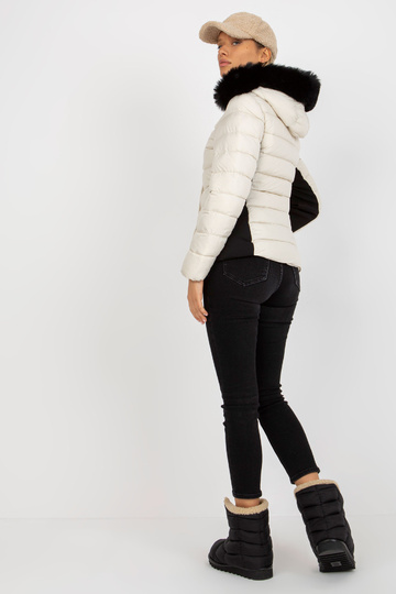 Šviesiai smėlio spalvos... 2