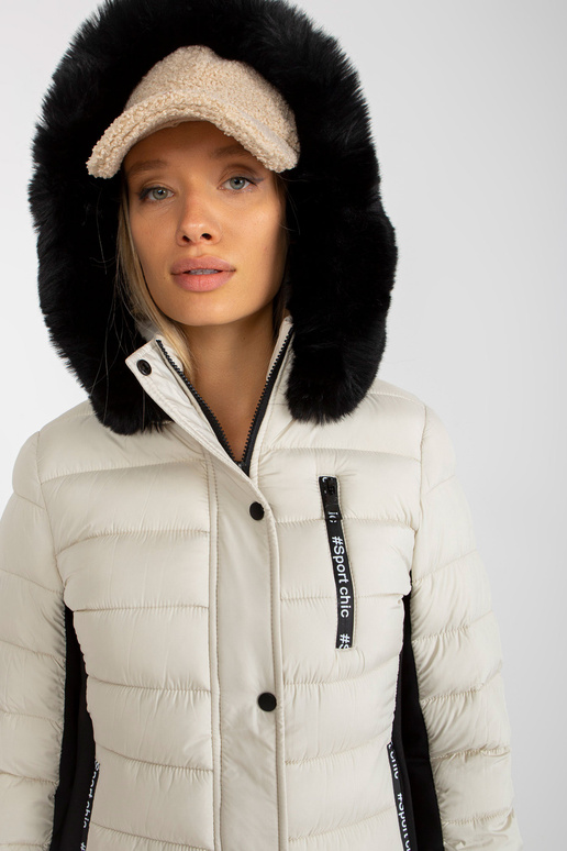 Šviesiai smėlio spalvos pereinamoji...