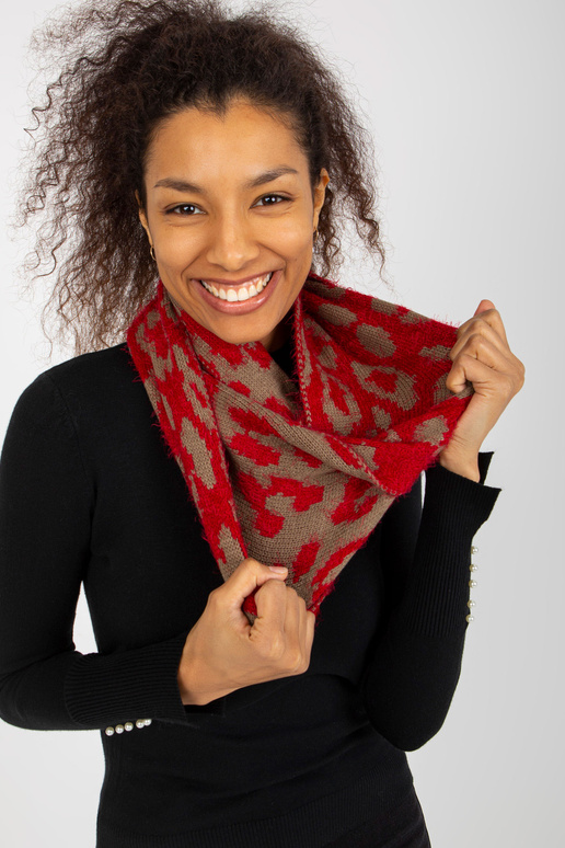 Raudonos ir tamsiai smėlio spalvos...