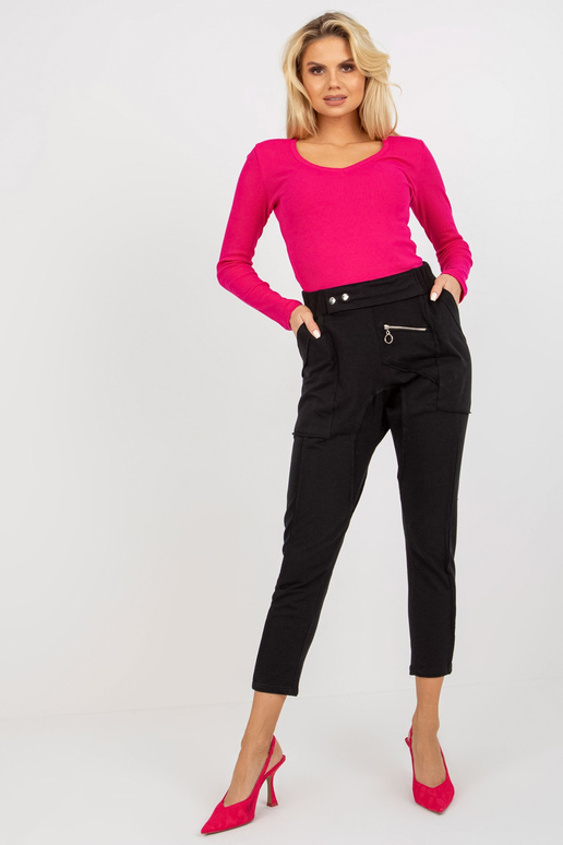 Juodos moteriškos sportinės kelnės su... Juodos moteriškos sportinės kelnės su...