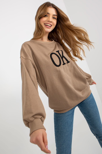 Tamsiai smėlio spalvos...