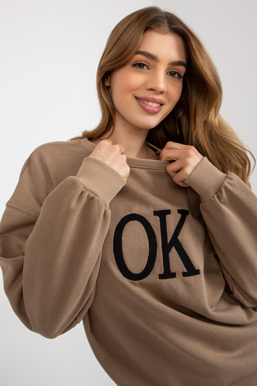 Tamsiai smėlio spalvos laisvas... Tamsiai smėlio spalvos laisvas...