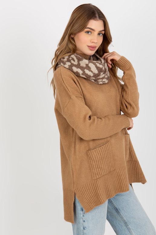 Tamsiai smėlio spalvos šviesiai...