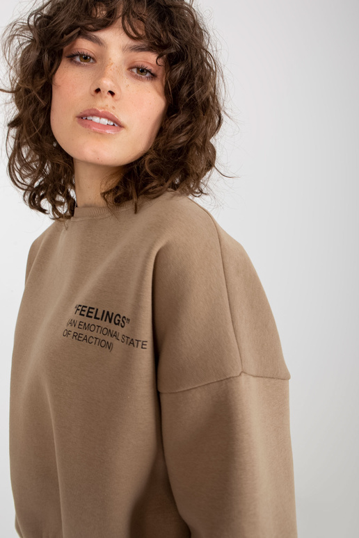 Tamsiai smėlio spalvos trumpi... Tamsiai smėlio spalvos trumpi...