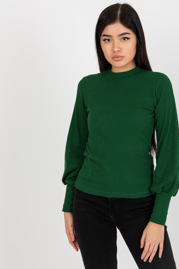 Tamsiai žalia prigludusi...