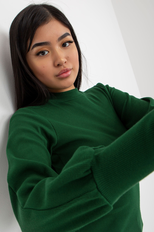 Tamsiai žalia prigludusi palaidinė su... Tamsiai žalia prigludusi palaidinė su...