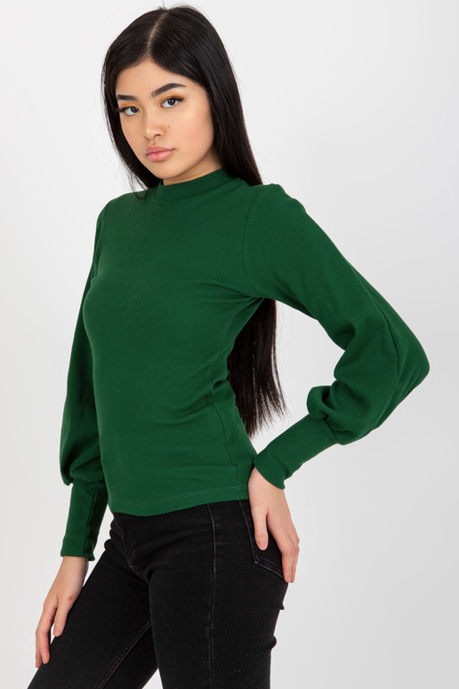 Tamsiai žalia prigludusi palaidinė su... Tamsiai žalia prigludusi palaidinė su...