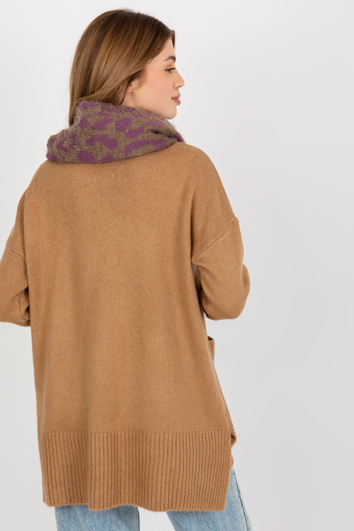 Tamsiai smėlio-violetinės spalvos...