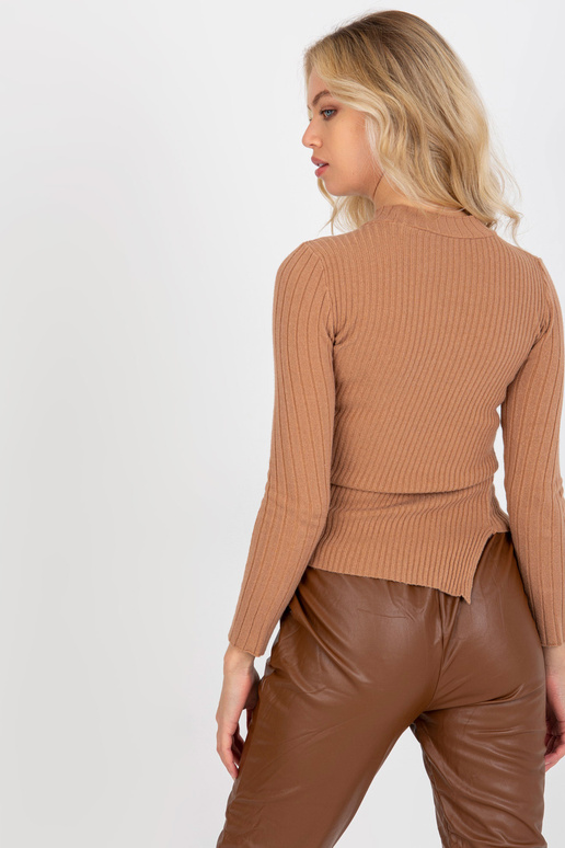 Asimetriškas kupranugarių briaunotas...