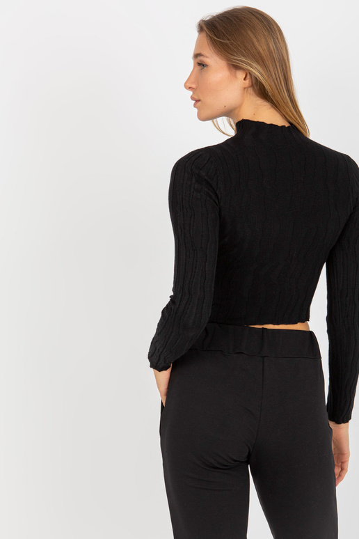 Juodas trumpas megztinis su puse...