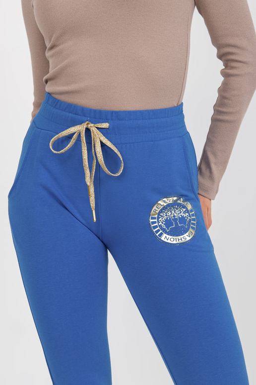 Tamsiai mėlynos mirtos spalvos...