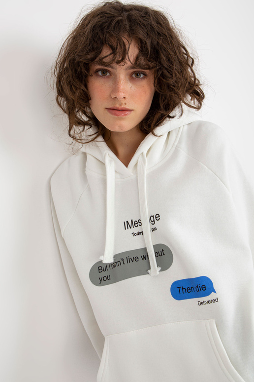 Ecru megztinis oversize kengūros raštas Ecru megztinis oversize kengūros raštas