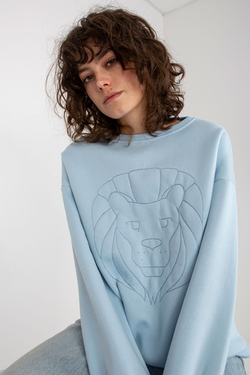 Šviesiai mėlynas megztinis...