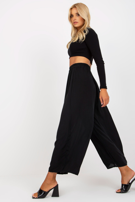 Juodos erdvios kelnės su plačiu...